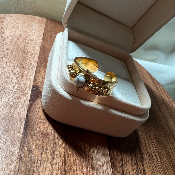 18k Gold Plated White Howlite Adjustable Ring - Picture 2 of 6